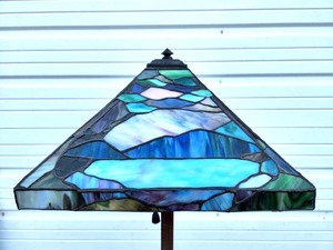 lot 245 image: Signed QUOIZEL Stained Glass Contemporary Floor Lamp