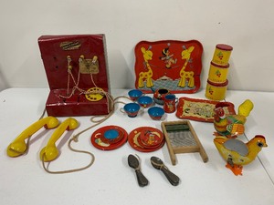 lot 179 image: Group of Vintage Tin & Other Toys