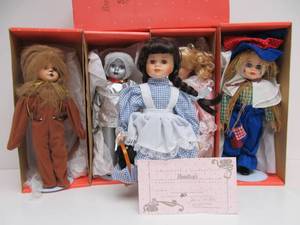 lot 13 image: Set of 5 WIZARD OF OZ Porcelain Dolls