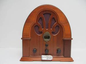 lot 41 image: Norman Rockwell Collectors Edition Radio