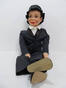 lot 58 image: Nice Vintage JURO 1968 Charlie McCarthy Ventriloquist Dummy