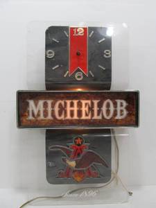 lot 66 image: Working Vintage MICHELOB Lighted Beer Sign