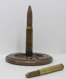 lot 77 image: Vintage WW2 era Trench Art Bullet Pen & Ashtray wLighter