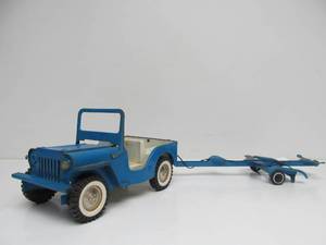 lot 120 image: Vintage TONKA Metal Jeep wTrailer