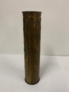 lot 194 image: Excellent Original WW1 Trench Art Artillery Shell Sculpture