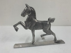 lot 302 image: Vintage Deco Aluminum Prancing Horse Mailbox or Fence Topper