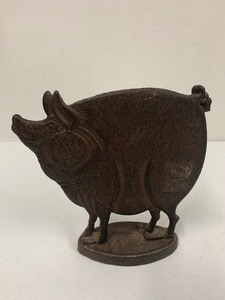 lot 306 image: Cast Iron Pig Statue