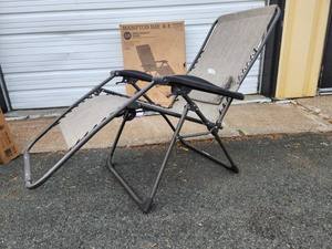 lot 295 image: Like-New Hampton Bay Zero Gravity Lounge Chair