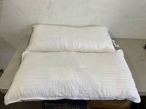 lot 299 image: Utopia Bedding Set of 2 King Size White Striped Bed Pillows