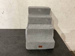 lot 116 image: EHEYCIGA Fleece Grey 4-Step Stairs for Small Pets