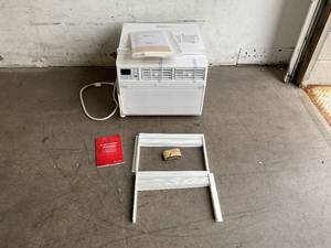 lot 16 image: TCL 12W3E1-A Home Series 12,000 BTU White Window Air Conditioner