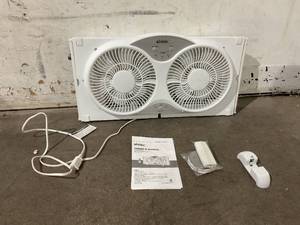 lot 177 image: shinic Window Fan with Reversible Airflow, 9 Blades - White