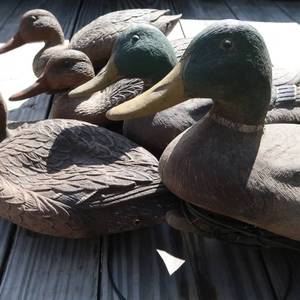 lot 5 image: VERY VINTAGE RUBBER DUCKIES DECOYS