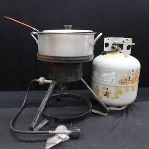 lot 11 image: FISH FRYER WITH PROPANE TANK