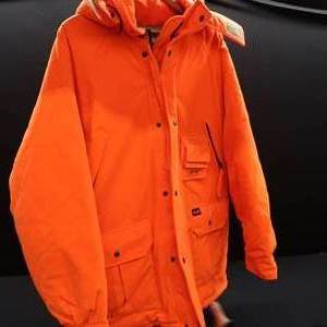 lot 12 image: GAMEHIDEHUSHHIDE BEAUTIFUL BLAZE ORANGE HUNTING JACKET XXL