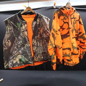 lot 16 image: 4XL MOSSY OAK AND ACE SPORTWEAR VEST AND COAT