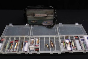 lot 20 image: TACKLE BOX WITH 11 RAPALAS