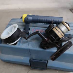 lot 21 image: FISHING LOT WITH BLACK HARD PLASTIC CASE