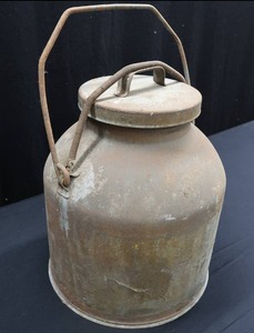 lot 39 image: VINTAGE CREAM CAN HAS SPRING LOADED SEAL