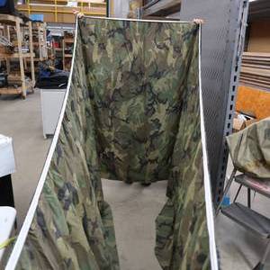 lot 43 image: HUGE CAMO HUNTING BLIND COVER