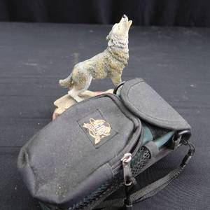 lot 61 image: GARMAN GPS AND TIMBERWOLF FIGURINE
