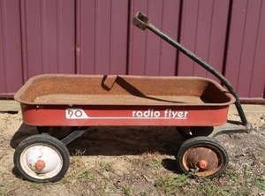 lot 76 image: VINTAGE RADIO FLYER 90