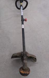 lot 85 image: CRAFTSMAN SIM-PUL CONVERTIBLE WEED WHIP