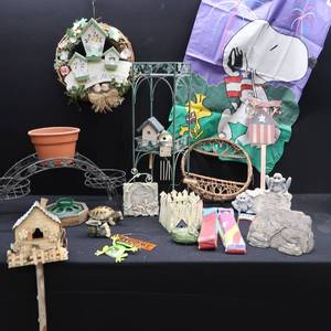 lot 87 image: GARDEN DECOR