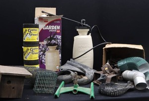 lot 88 image: OUTDOOR ODDS AND ENDS