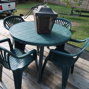 lot 64 image: PATIO TABLE  CHAIRS MOSQUITO ZAPPER