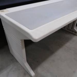 lot 91 image: HEAVY DUTY PLASTIC DESK