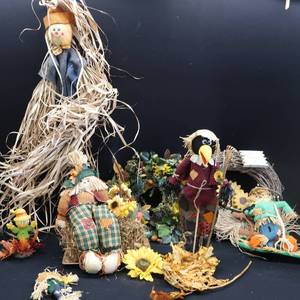 lot 96 image: FALL  SCARECROW DECOR