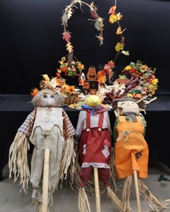 lot 98 image: HUGE LOT OF FALL AND HALLOWEEN DECOR