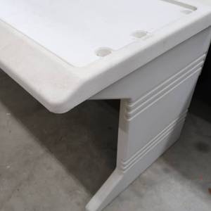 lot 99 image: VERY LIGHT DUTY PLASTIC DESK
