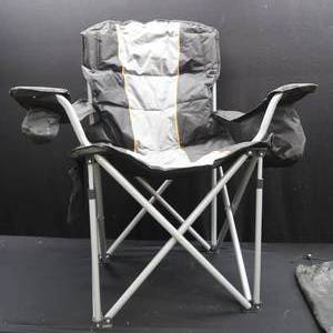 lot 117 image: KING SIZE HEAVY DUTY FOLDING CHAIR