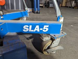 lot 23 image: GENIE SUPERLIFT ADVANTAGE SLA-5 - MAX LIFTING HEIGHT 6 FT 7 IN, LOAD CAPACITY 1,000 LB
