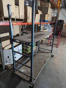 lot 1 image: 1 Level Scaffolding on casters with bottom shelf