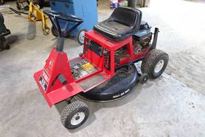 lot 9 image: Toro 832 32 Cut Riding Lawn Mower