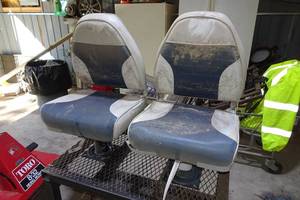 lot 219 image: 2 Boat Seats with Mounts