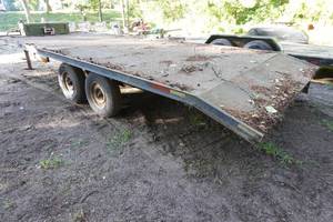 lot 7 image: 20 plus 2 Beavertail Tandem Axle Deck-Over Trailer - 9500# Winch