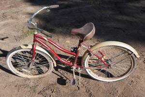 lot 162 image: Huffy Cranbrook Cruiser Bike