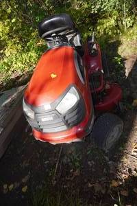 lot 172 image: Craftsman YTS4000 Riding Lawn Mower