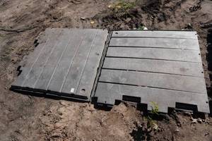 lot 246 image: Plastic Platform
