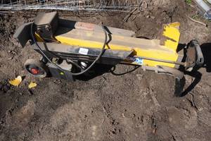 lot 241 image: Electric Log Splitter