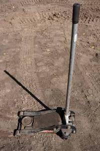 lot 242 image: 6000lb Low Profile Service Jack