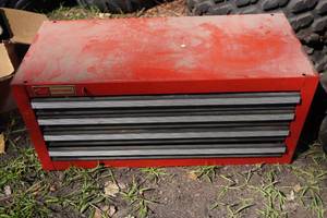 lot 243 image: Craftsman Tool Box