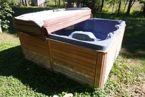 lot 14 image: Hot Tub with Cover
