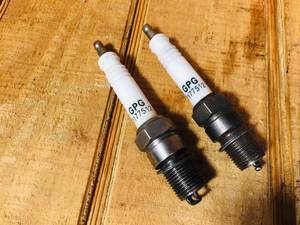 lot 14 image: Pair Spark Plugs GPG 1177512 Caterpillar - Cummins
