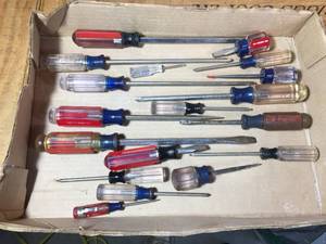 lot 18 image: Variety Craftsman Screwdrivers