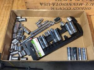 lot 19 image: Variety 38 dr Sockets - Ratchet - Extensions